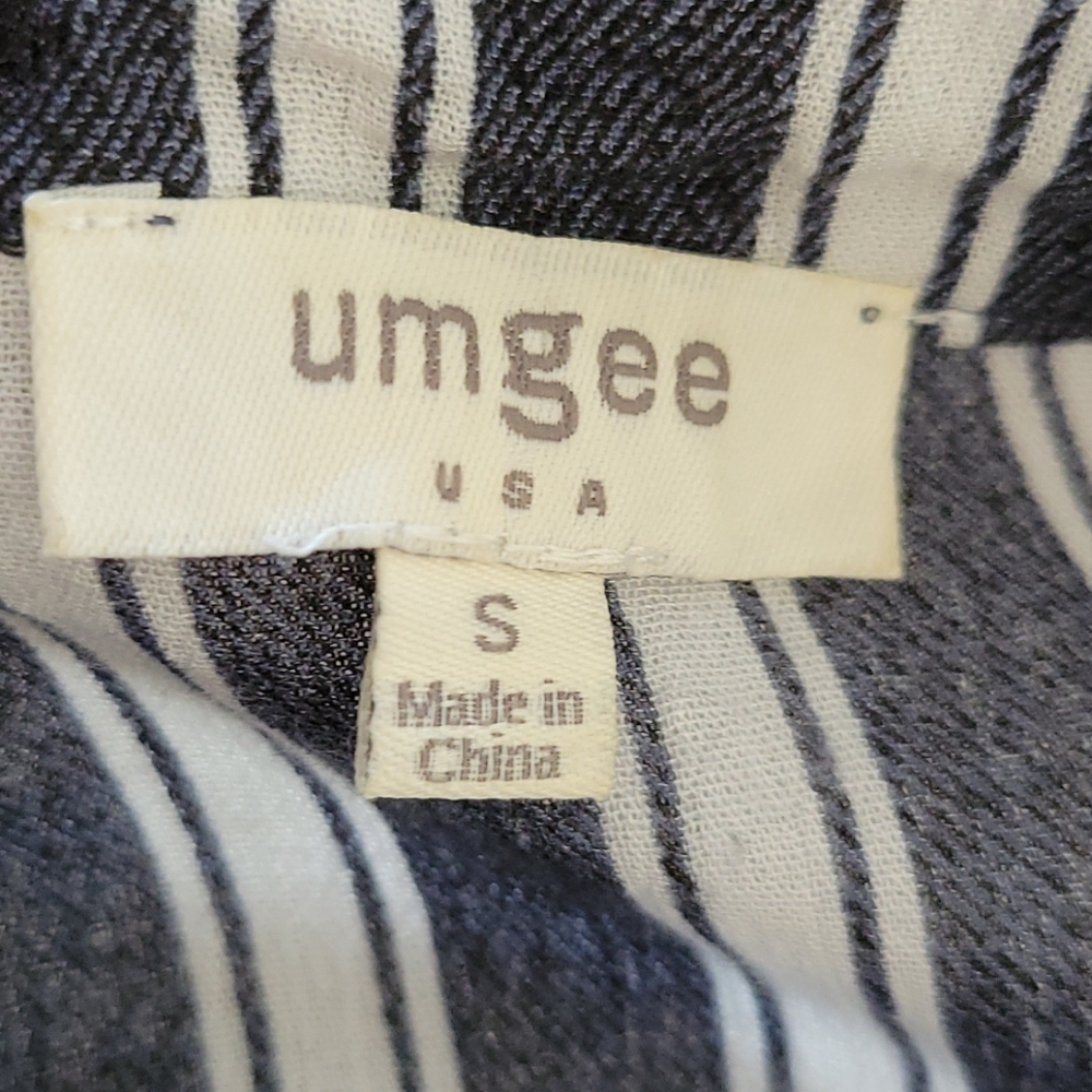 Umgee Striped Button Down Size Small - image 5
